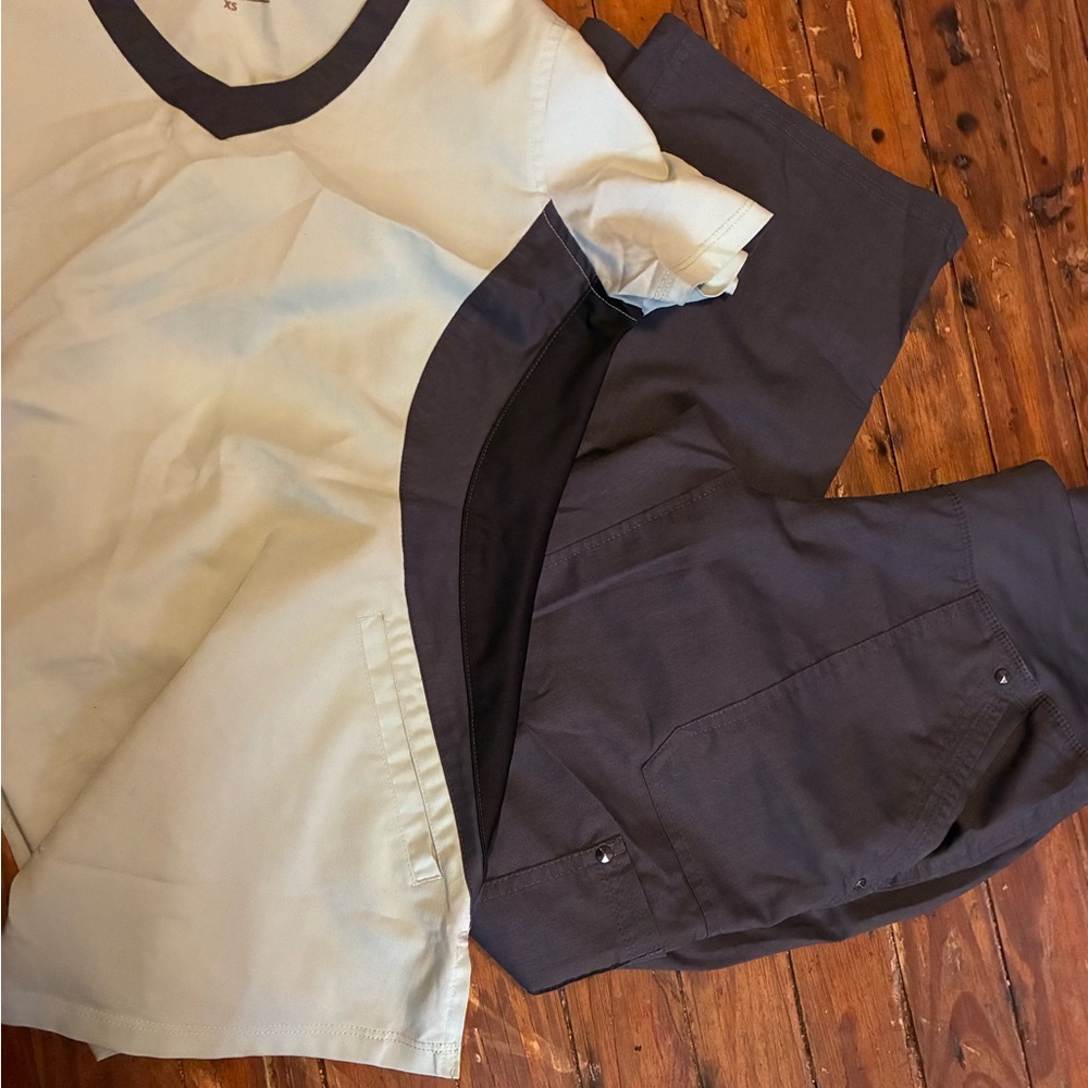 Women's Two-Tone Scrub Set